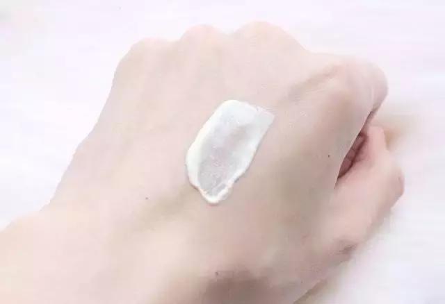 安耐晒兰蔻小白管防晒哪个比较好,安耐晒与兰蔻小白管分别多少毫升