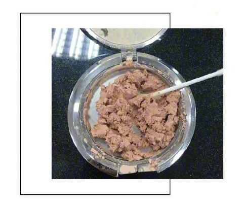 粉饼摔坏了还能用吗,粉饼碎了怎么办简单方法恢复原样