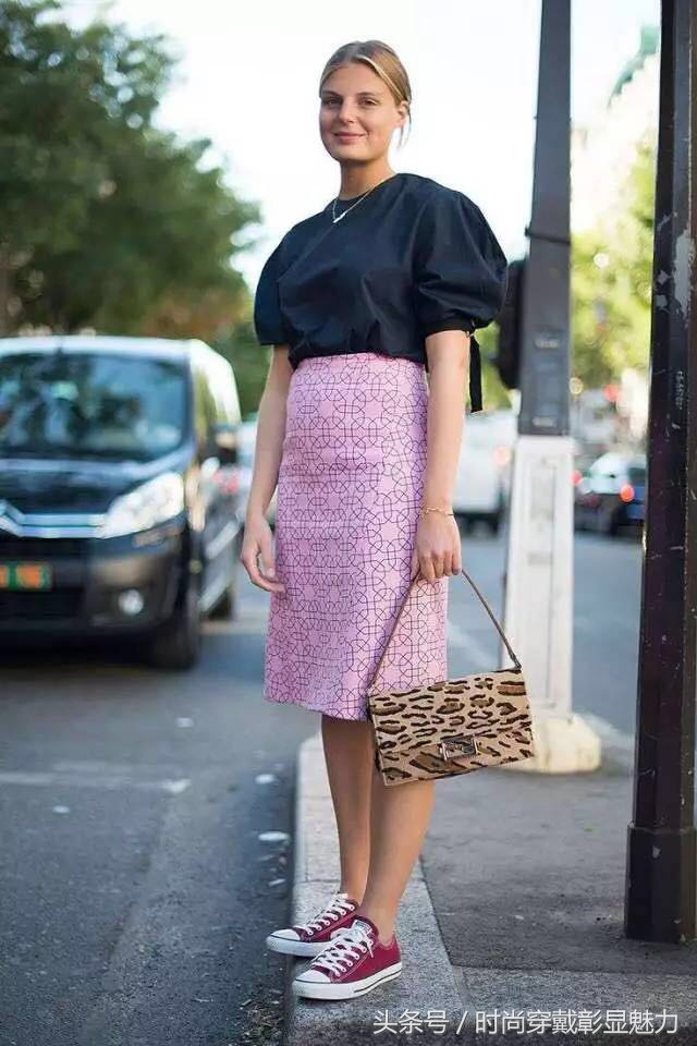 肩宽的人怎么选择合适肩宽的衣服,肩宽怎么变窄适合穿什么样的衣服