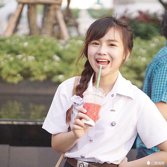 娉板浗鏍″洯鎯呮瓕mv,娉板浗鍞編缇庡コmv