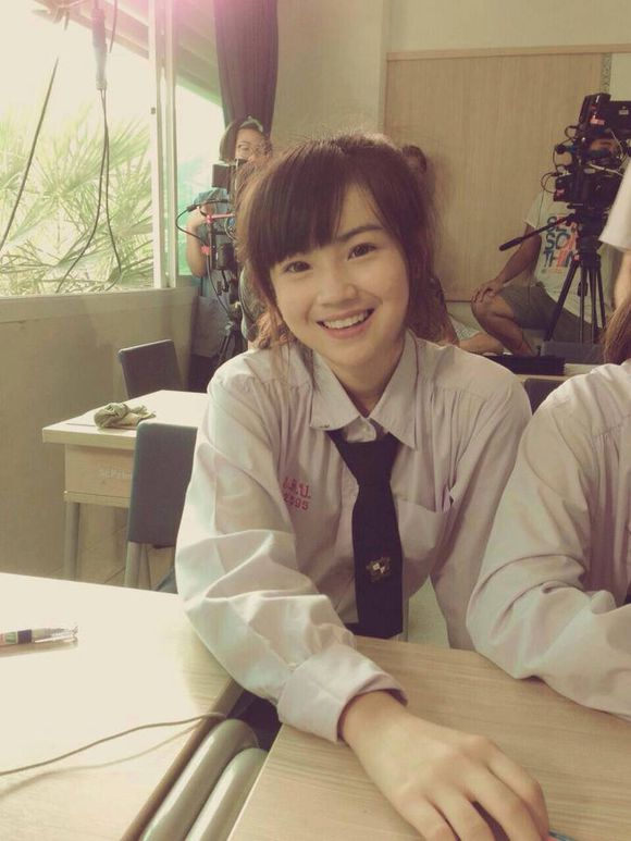 娉板浗鏍″洯鎯呮瓕mv,娉板浗鍞編缇庡コmv