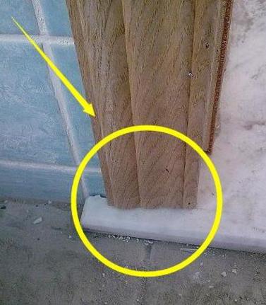 卫生间门套受潮开裂怎么补救,卫生间门口门套受潮