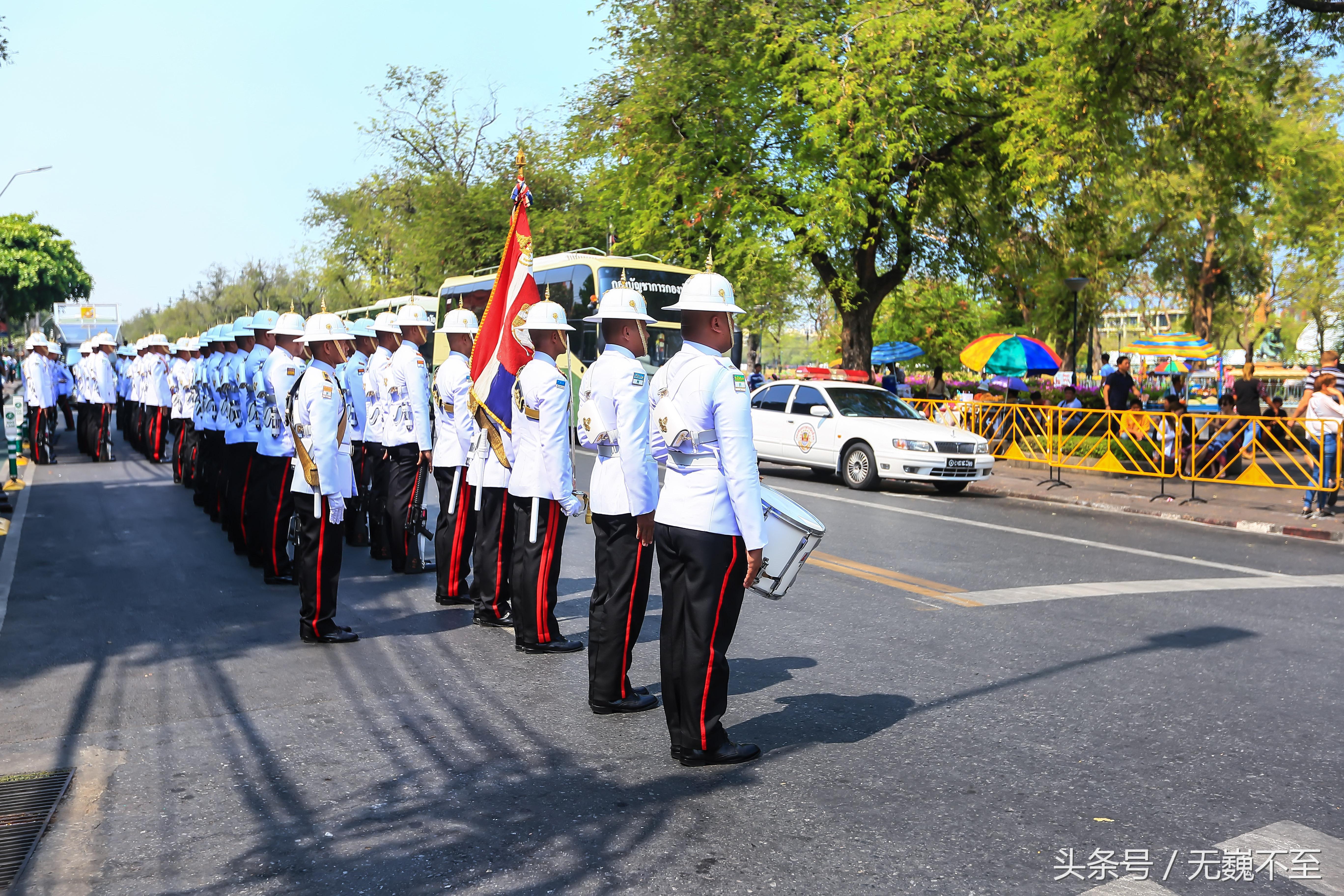 踏春曼谷，泼水大战前竟然先把泰国皇家卫队“检阅”一遍