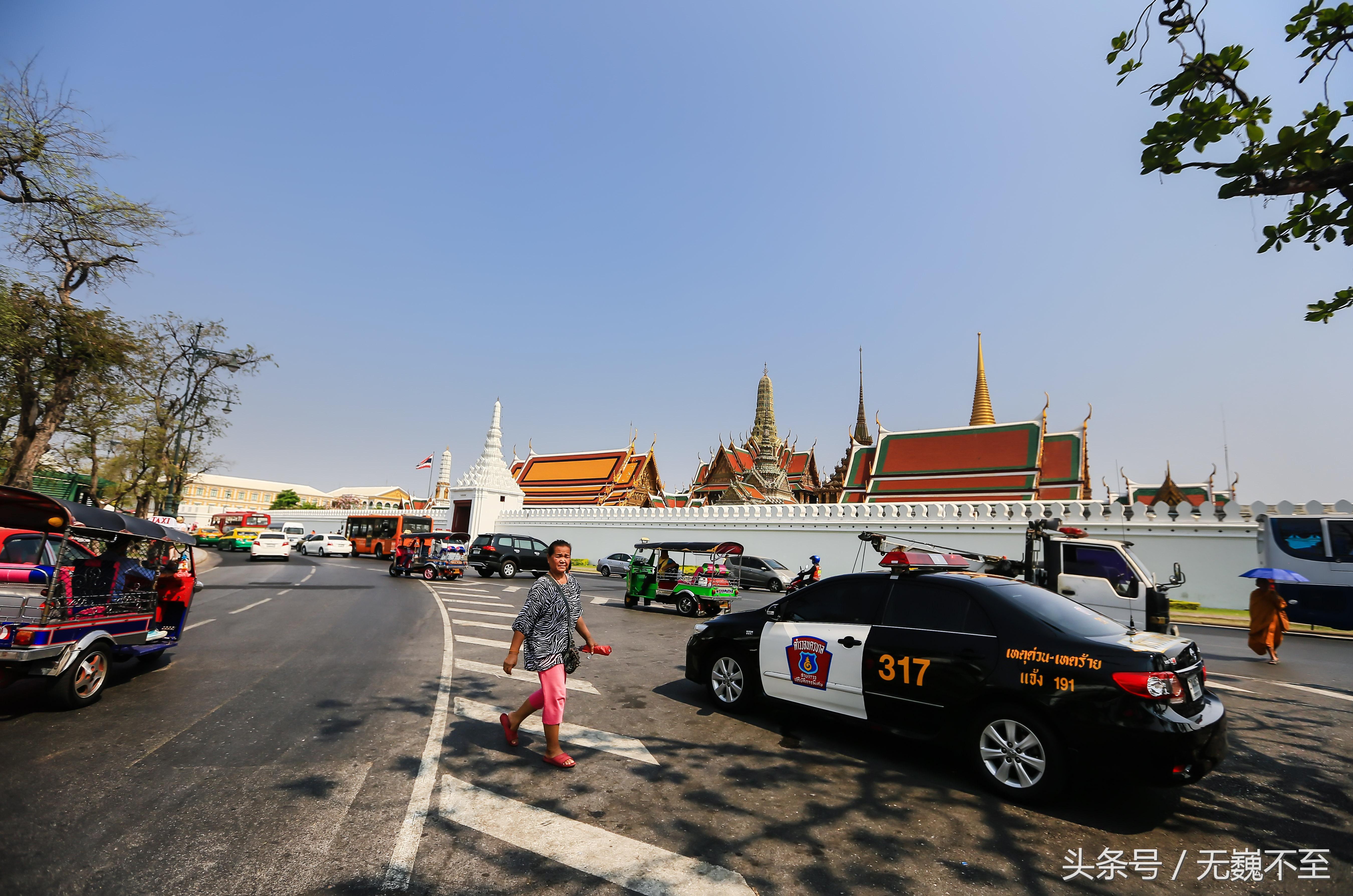 踏春曼谷，泼水大战前竟然先把泰国皇家卫队“检阅”一遍