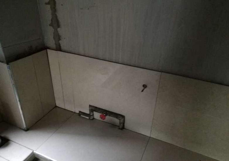 农村小伙做橱柜视频,穷小伙制作水泥砖