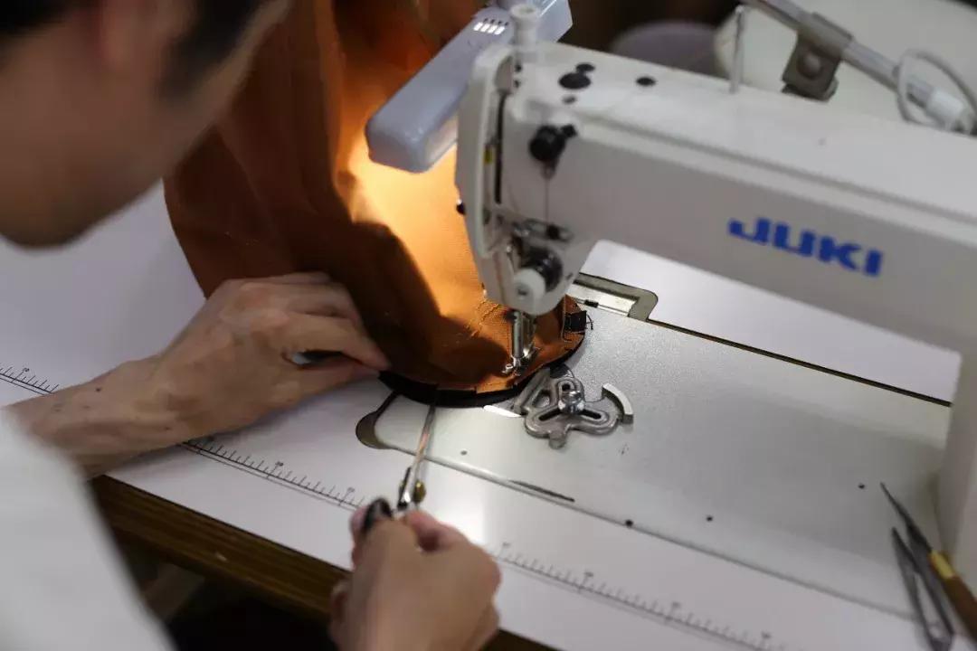 全世界只有京都一家门店，50年前的包，他说依然可以1天做同款