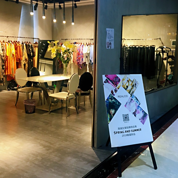 深圳南油衣服,深圳买衣服南油市场怎么样