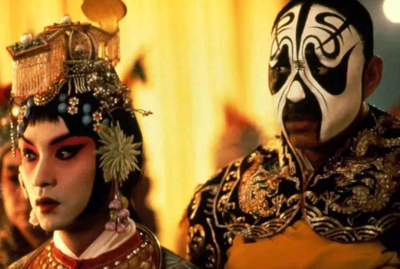 口欲的施虐到*欲情**的压抑，从程蝶衣的阉割到真虞姬的自刎