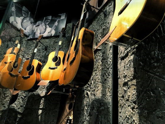 美产马丁d28吉他价格,马丁纪念款彩绘吉他