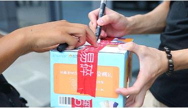 李荣争：要做有速度、有温度、有风度的苏宁快递员