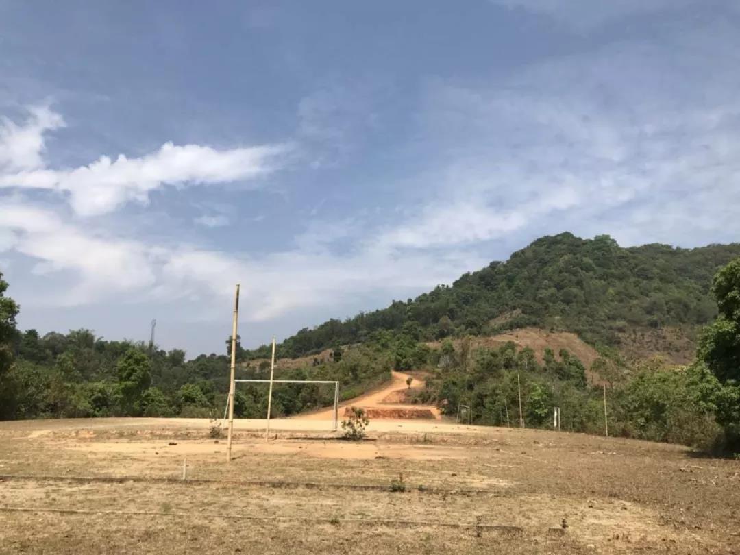 盘点:炼尸房边、大海之滨和群山环绕的泰国十大神奇球场