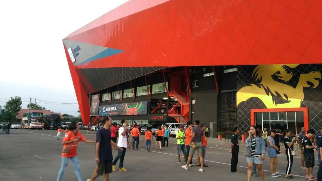 盘点：炼尸房边、大海之滨和群山环绕的泰国十大神奇球场