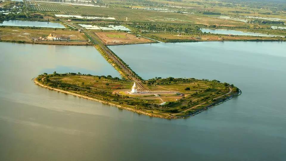 盘点:炼尸房边、大海之滨和群山环绕的泰国十大神奇球场