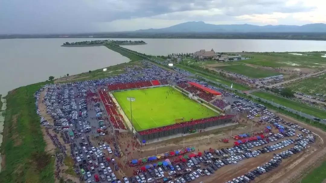 盘点：炼尸房边、大海之滨和群山环绕的泰国十大神奇球场