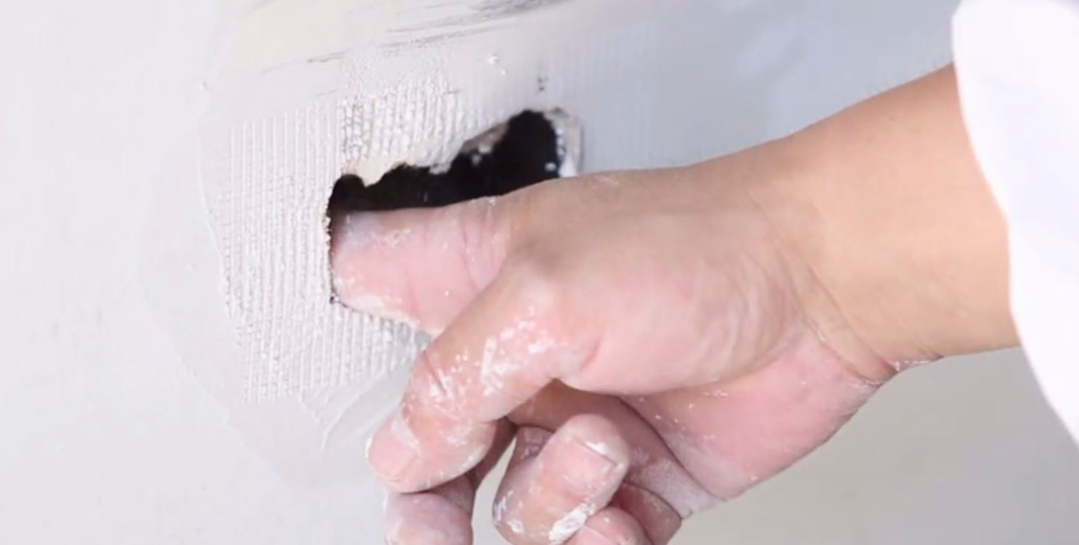 如何修补墙面上的大洞?美国专业的装修师傅都这样做!