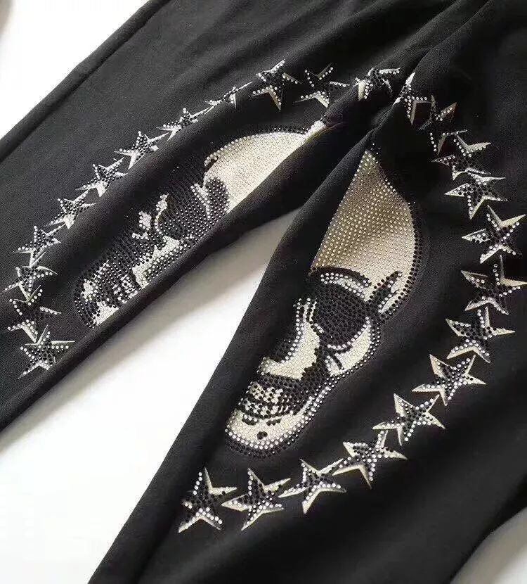 菲利普莱茵，PP2017春夏系列。经典水钻刺绣骷髅套