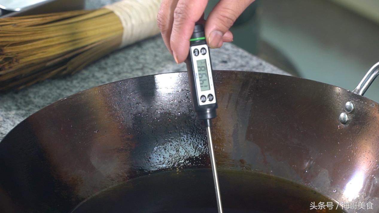 川味红油怎么练红的发黑,川味红油怎么做才香又红又亮