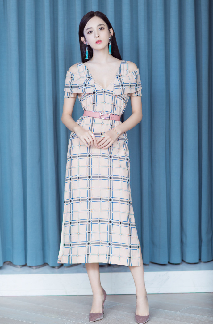 李圣经碎花连衣裙,李圣经穿连衣裙