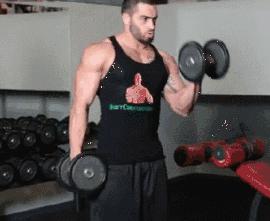 初学者如何用哑铃健身训练,健身房肌肉哑铃