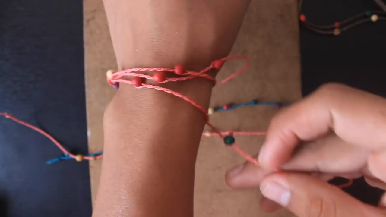 编织手链diy制作教程,编织手链的教程最简单