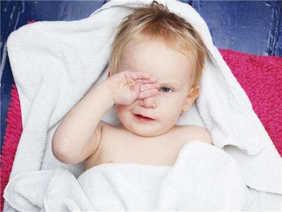 宝宝眼屎怎么清理是最好的方式,怎么正确的给宝宝清理眼屎