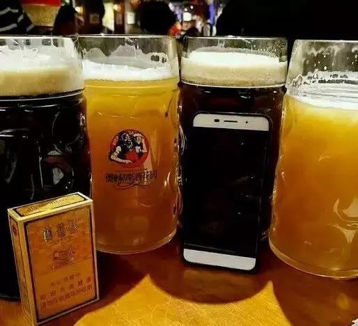 对酒当歌人生几何借酒助兴,对酒当歌人生几何举杯畅饮