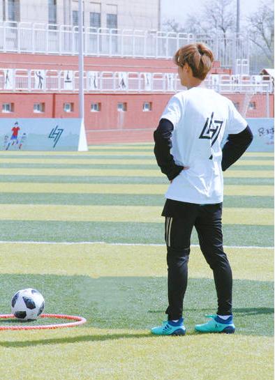 鹿晗高中足球比赛,鹿晗重回母校进教室综艺叫什么