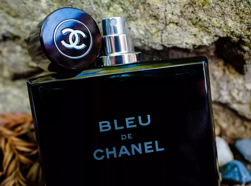 喷了香水别人都说很好闻的香水,喷了就被夸好闻的香水