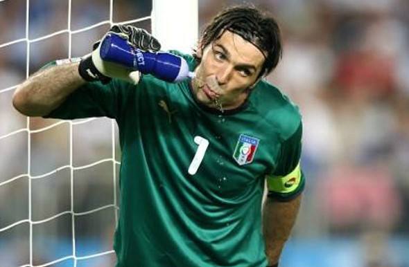 为什么守门员要少喝水,为什么守门员反应那么快