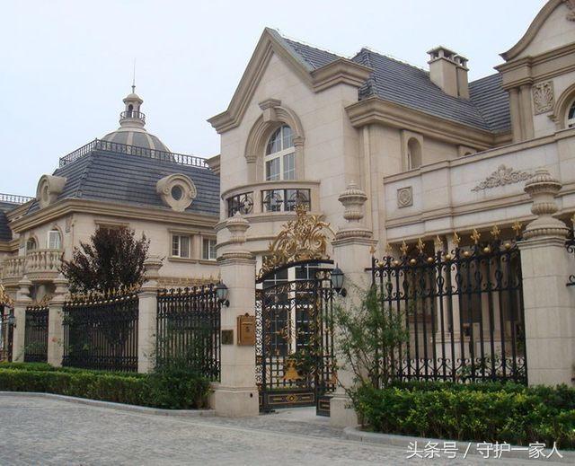 说她是华语歌坛一姐你不信,看看这样的豪宅你还敢不相信吗?