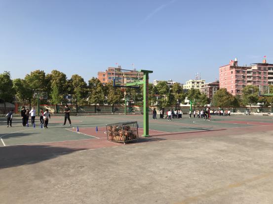 不要只看国外的基础设施，看看我国的小学厉害不厉害！