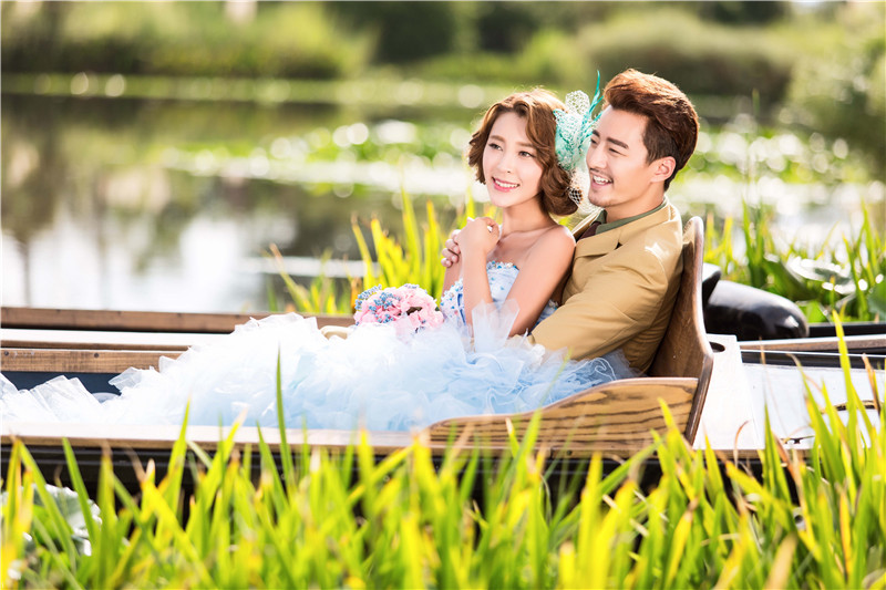 云南蜜月旅拍婚纱照,推荐云南拍婚纱照圣地