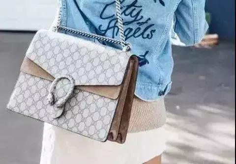 带一个gucci包背回国需要交税么,女生背3000块钱的包