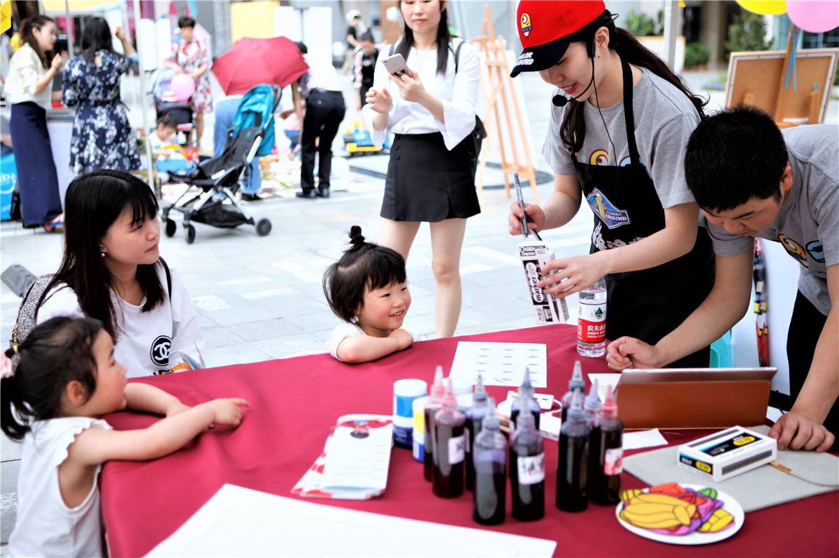 周末不要宅在家了，带上你的小宝贝一起来北滨路上的童话小镇吧