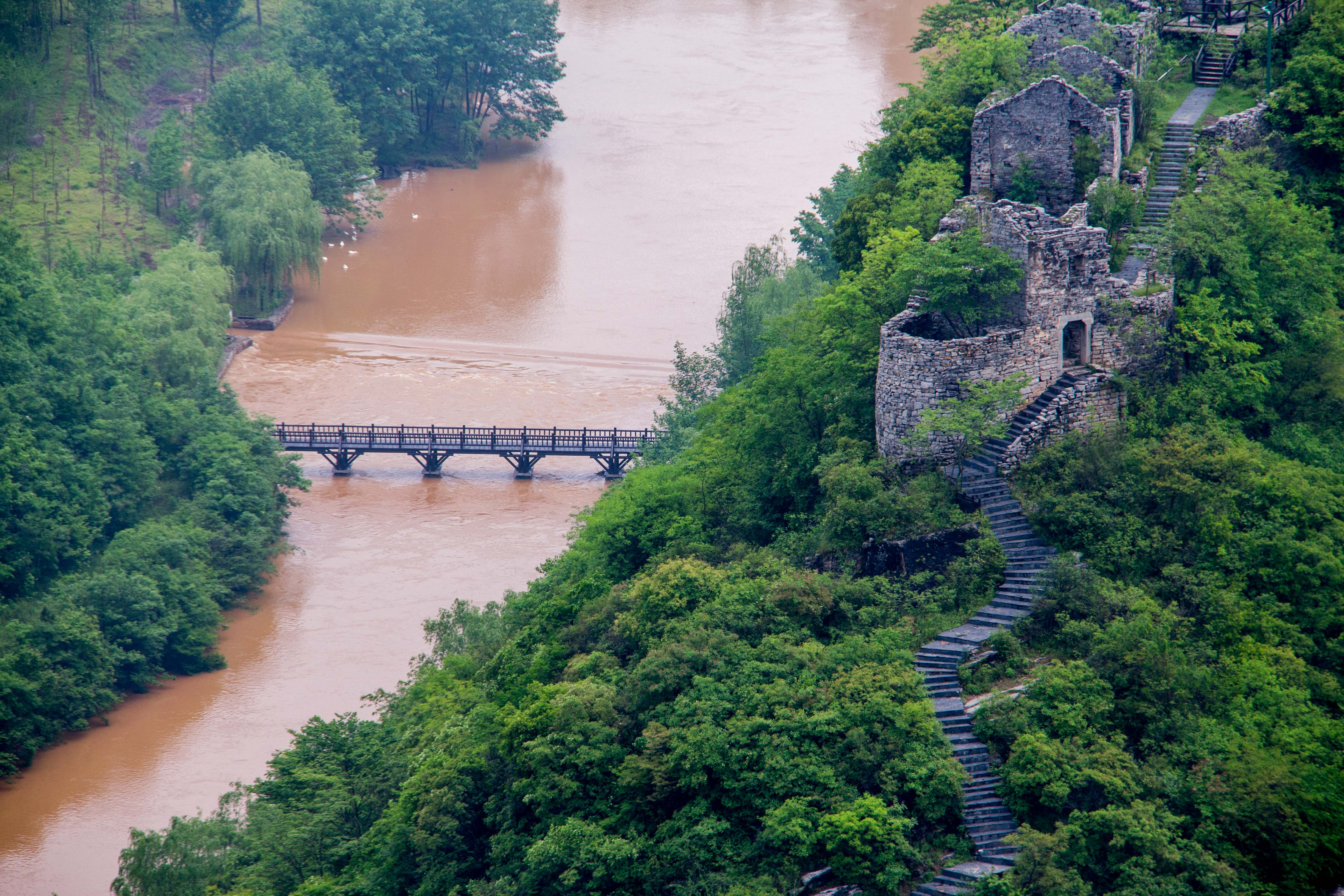 石牛寨悬崖飞拉达,南漳春秋寨滑索多少钱