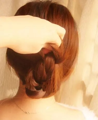 盘发简单发型教程,韩式温婉淑女盘发新娘