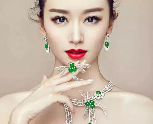 翡翠定期清洁,翡翠脏可以打磨掉吗