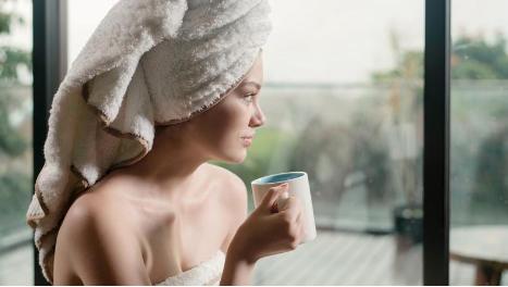 浴巾是棉的还是珊瑚绒的好,浴巾是纯棉的好还是珊瑚绒的好