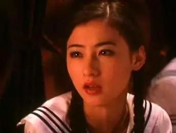 10年后再看“*照门艳**”：3个主人公已经走出那道门，你呢？