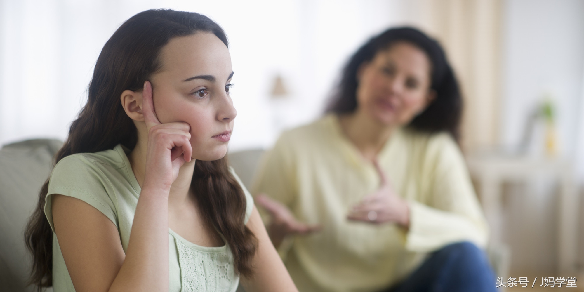 父母孩子青春叛逆厌学怎么劝导,父母该怎么面对叛逆期的孩子