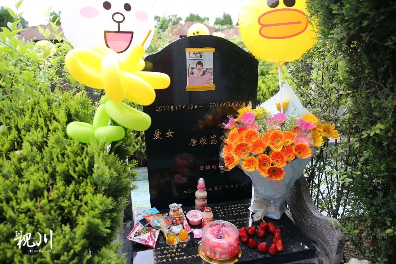 气球葬礼母亲,气球墓园