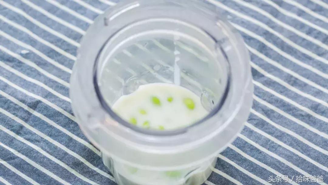 儿童手工制作米线,小宝宝做的米线真好吃