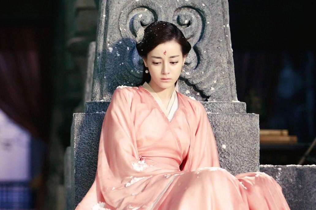 迪丽热巴烈火如歌,迪丽热巴烈火如歌被围观