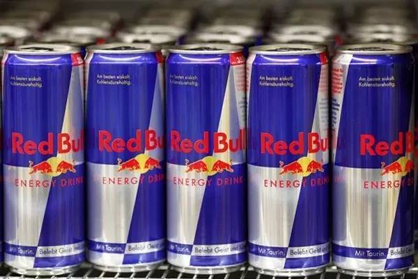 男子一天喝了24罐红牛的下场,男子喝5瓶红牛后惊人的一幕