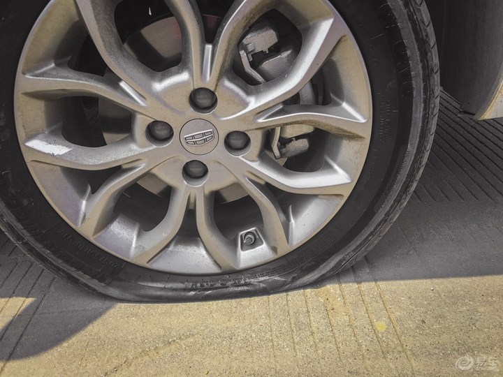 汽车轮胎小知识行车安全,车胎防扎胎小技巧