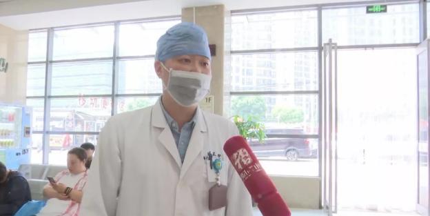 一男子焊油箱下一秒直接发生爆炸,男子用取暖器加热饮料突然爆炸