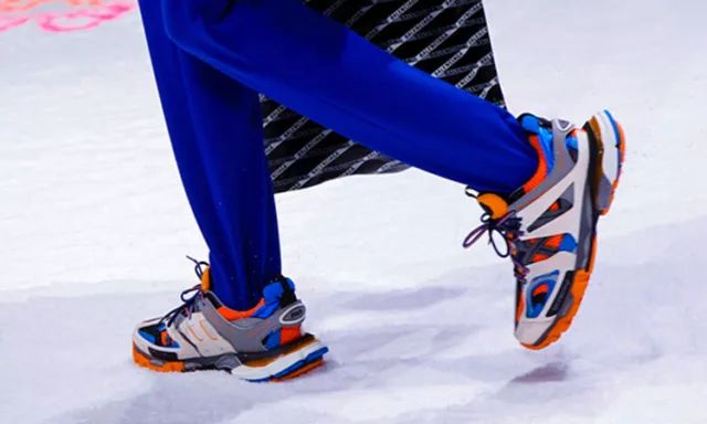 巴黎世家老爹鞋吐槽视频,巴黎世家老爹鞋triples纯黑新老款