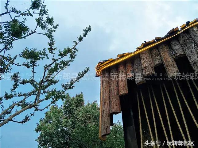 又一家高颜值花园音乐烤吧入驻郫都，趁五一快去痛快的搓一顿吧！