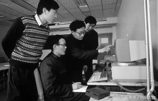 80年代的北京还不堵车车辆很少,80年代的北京牌汽车