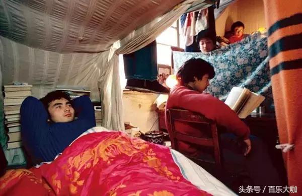 80年代的北京还不堵车车辆很少,80年代的北京牌汽车